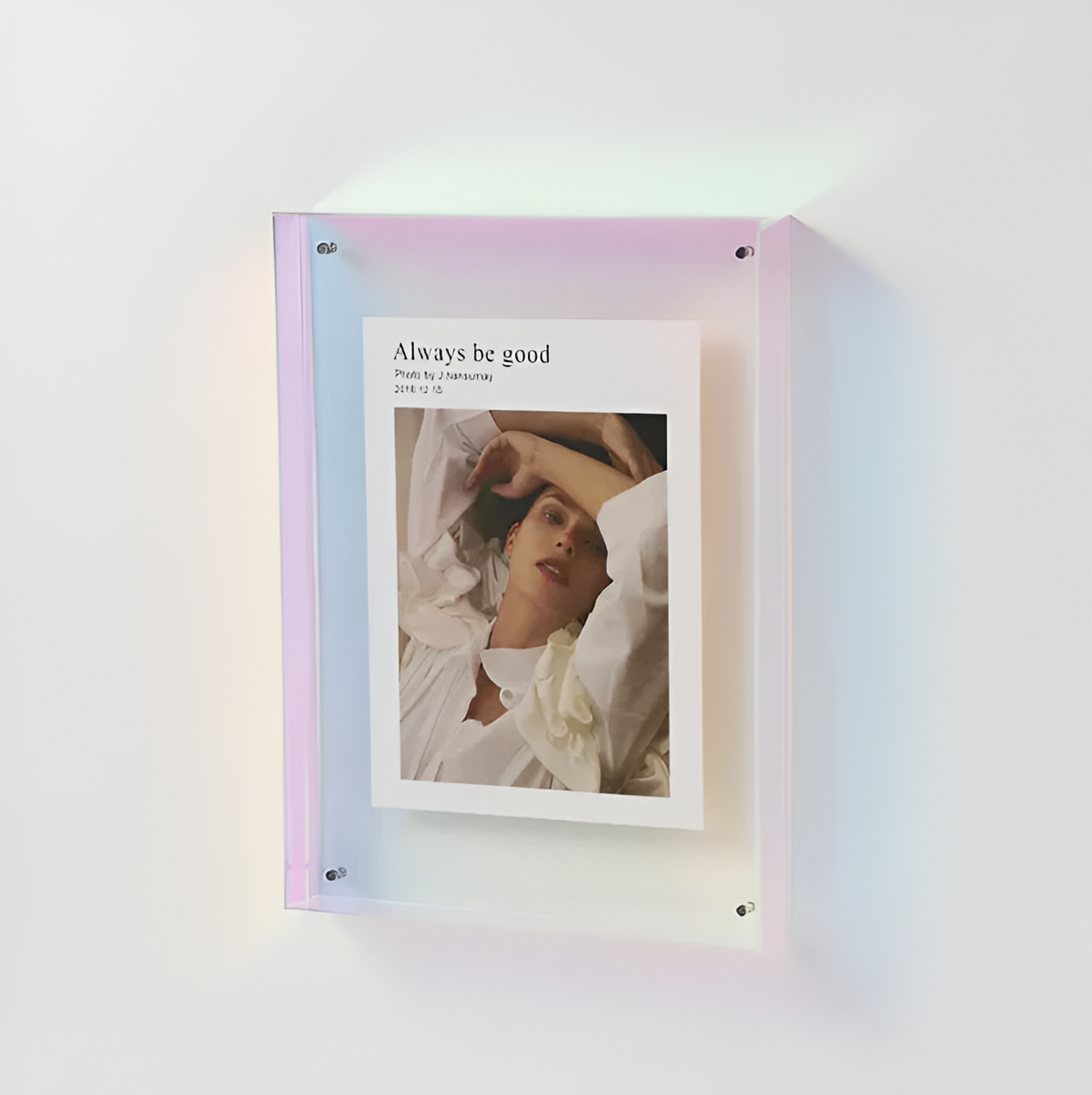 Seravina Floating Acrylic Frame