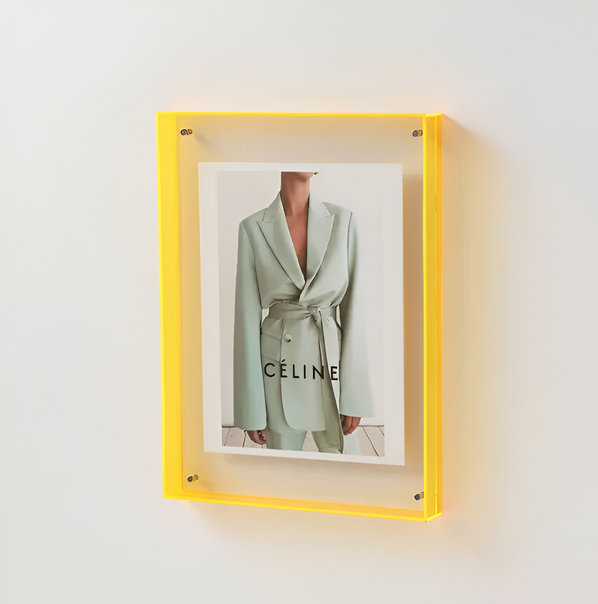 Seravina Floating Acrylic Frame