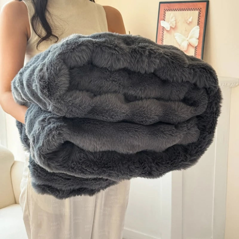Deep Pile Faux Fur Throw – product image 3