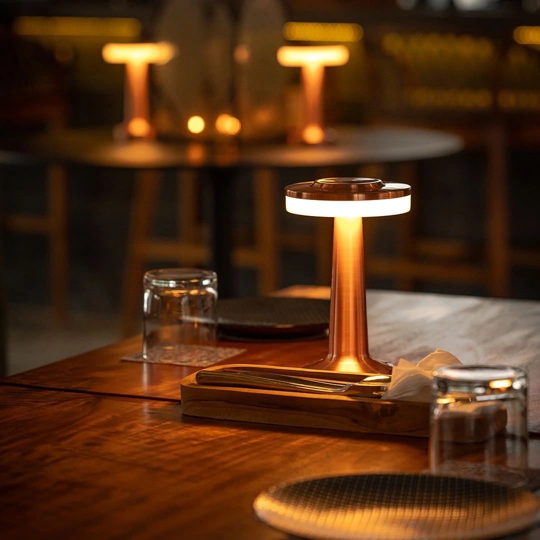 Cordless Metal Dimmable Table Lamp – product image 3